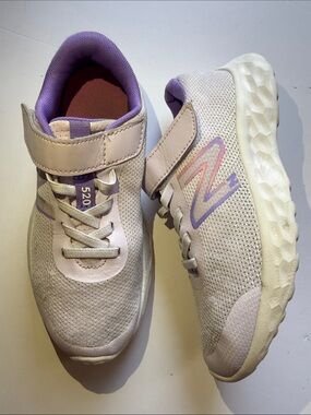 New Balance Kids' Lavender and Cream Hook-and-Loop Sneakers size 2